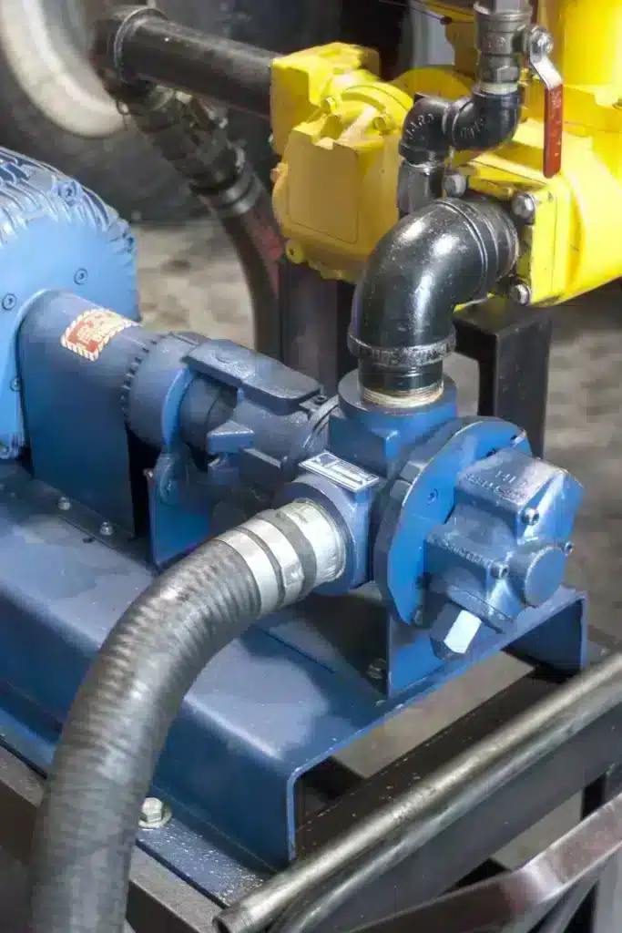 Industri&euml;le toepassing van een tandwielpomp